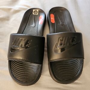 Nike Slides Black on Black size 6 women's